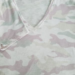 Old Navy Luxe Slub-Knit V-Neck Camo Tee SS Women
M
